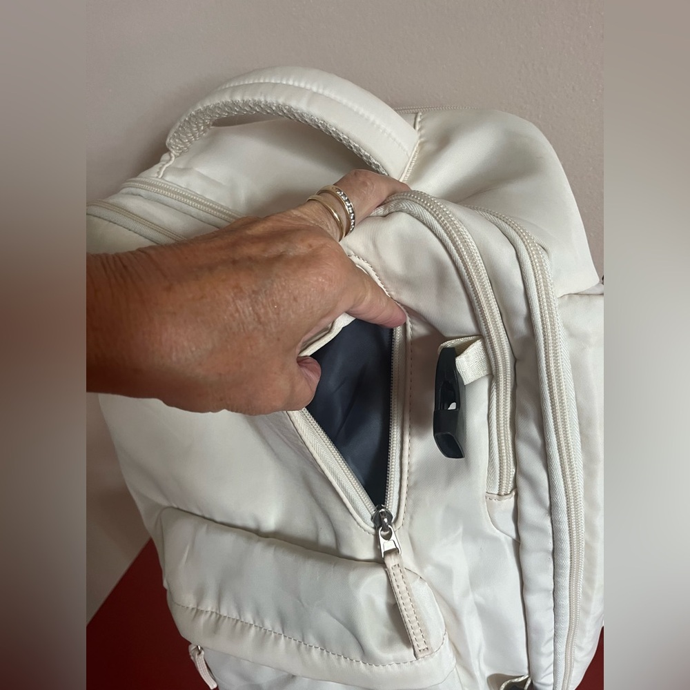 Elegant offwhite Travel carry on Backpack.So many compartments, zippers allwork🌸